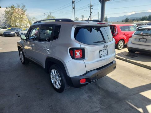 Used 2015 Jeep Renegade Latitude FWD image 4