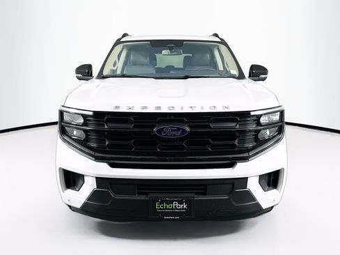 Used 2025 Ford Expedition Active image 2