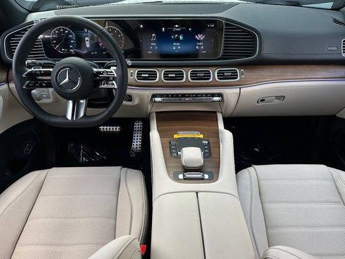 New 2025 Mercedes-Benz GLS 580 4MATIC image 2