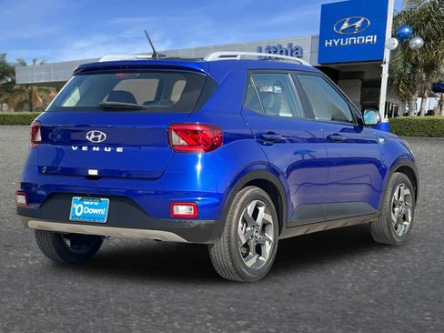 Certified 2024 Hyundai Venue Limited image 3