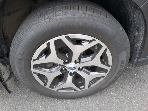 Used 2023 Subaru Forester Premium AWD/4WD image 42