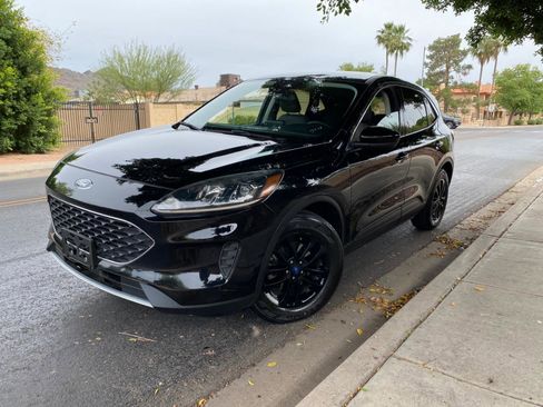Used 2022 Ford Escape SE w/ Convenience Package FWD image 3