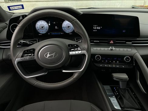 Used 2025 Hyundai Elantra SEL image 13