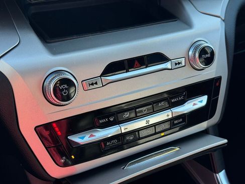 Certified 2022 Ford Explorer XLT w/ Equipment Group 202A image 32