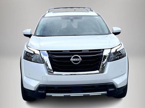 Certified 2025 Nissan Pathfinder Platinum w/ Cargo Package FWD image 3