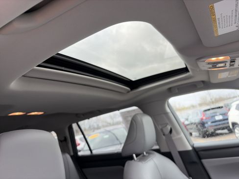 Used 2022 Toyota Highlander XLE image 16