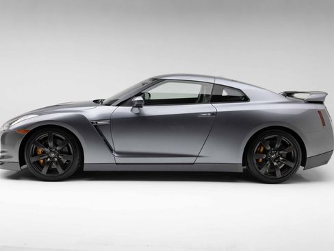 Used 2010 Nissan GT-R Premium AWD/4WD image 13