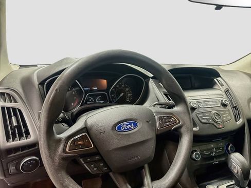 Used 2018 Ford Focus SE FWD image 7