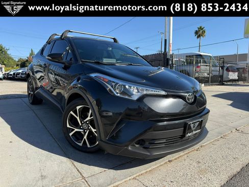 Used 2019 Toyota C-HR XLE image 1