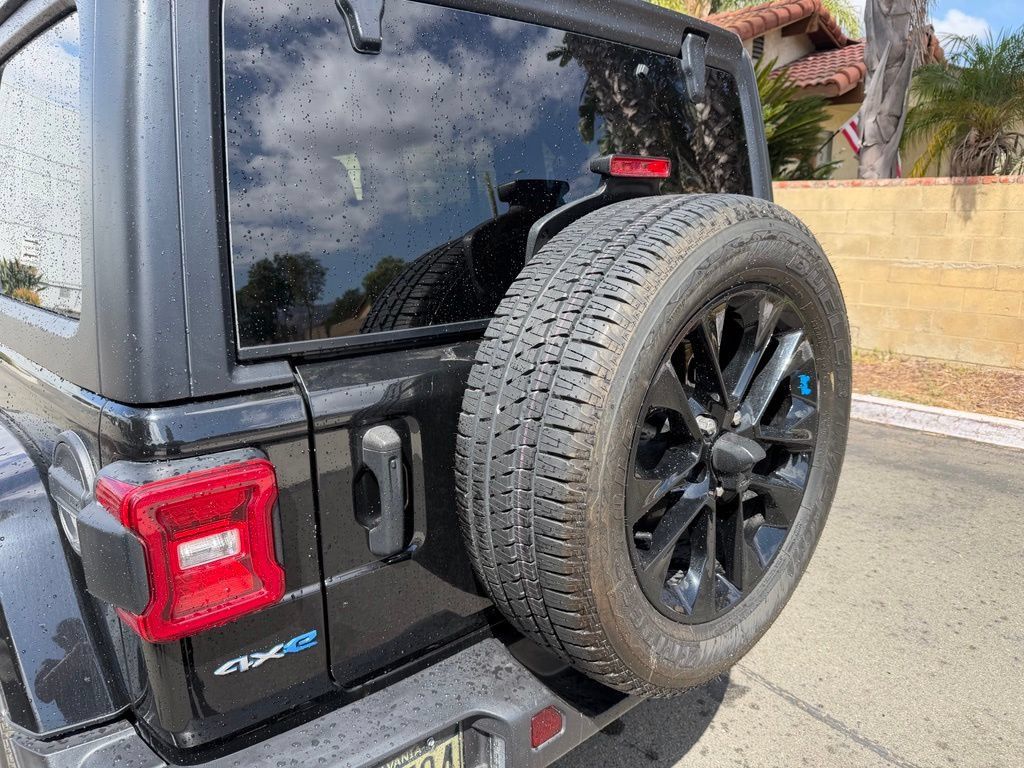 Used 2023 Jeep Wrangler Unlimited Sahara w/ Cold Weather Group AWD/4WD image 12