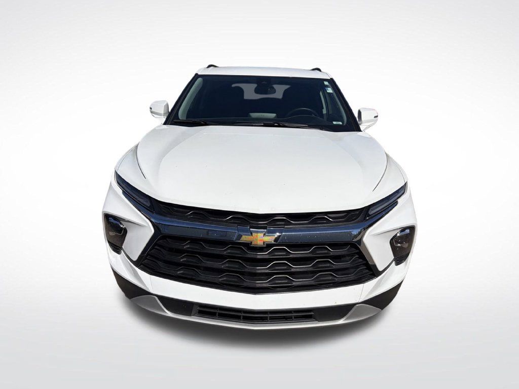 Used 2024 Chevrolet Blazer LT FWD image 2