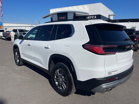 Used 2025 GMC Acadia Elevation image 3