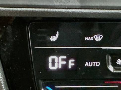 Used 2025 Volkswagen Jetta SE w/ Sunroof Package FWD image 19