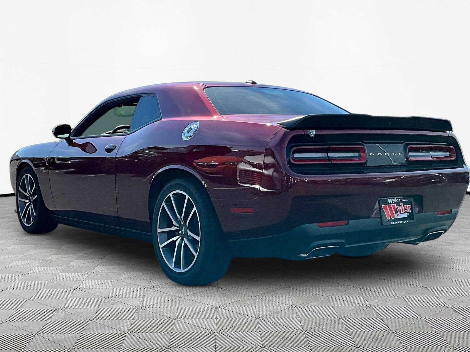 Used 2023 Dodge Challenger R/T RWD image 4
