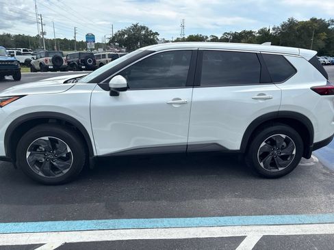 Used 2025 Nissan Rogue SV FWD image 3