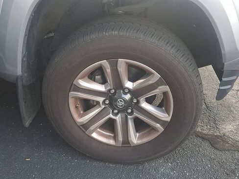 Used 2018 Toyota Tacoma Limited AWD/4WD image 4