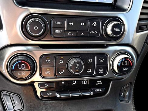 Used 2019 Chevrolet Suburban LT image 28