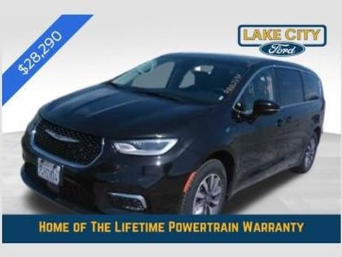 Used 2024 Chrysler Pacifica Limited FWD image 1