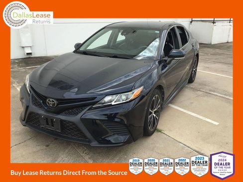 Used 2020 Toyota Camry SE w/ Convenience Package FWD image 1