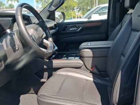 Used 2025 GMC Yukon Denali AWD/4WD image 5
