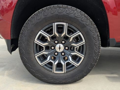Used 2025 Chevrolet Colorado Z71 AWD/4WD image 9