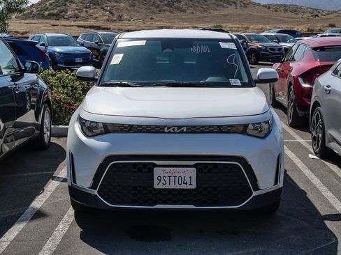 Certified 2025 Kia Soul LX w/ LX Technology Package FWD image 5