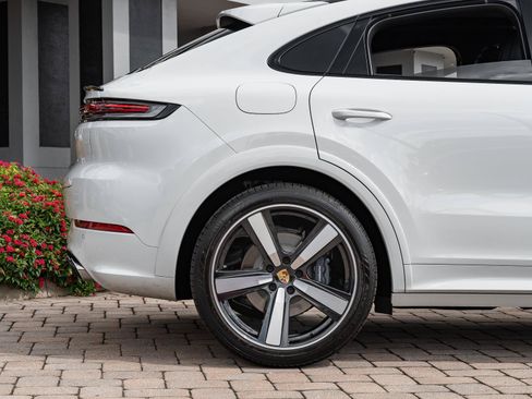 Used 2024 Porsche Cayenne Coupe AWD/4WD image 36