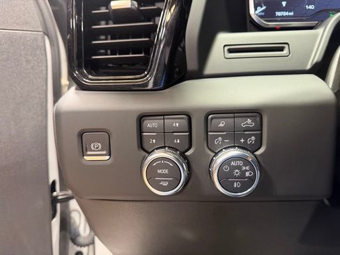 Used 2023 GMC Sierra 1500 AT4 w/ AT4 Preferred Package AWD/4WD image 34