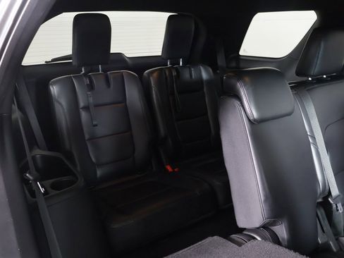 Used 2019 Ford Explorer XLT w/ Equipment Group 202A image 36