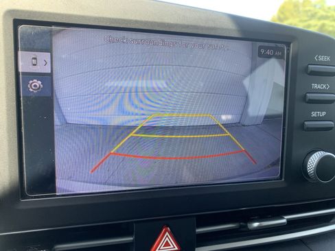 Used 2025 Hyundai Elantra SE FWD image 18