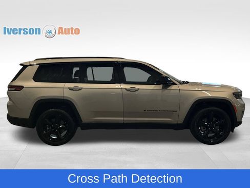 Used 2023 Jeep Grand Cherokee L Laredo AWD/4WD image 10