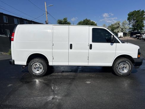 Used 2020 Chevrolet Express 2500 2500 3dr Cargo Van w/ Driver Convenience Package image 7
