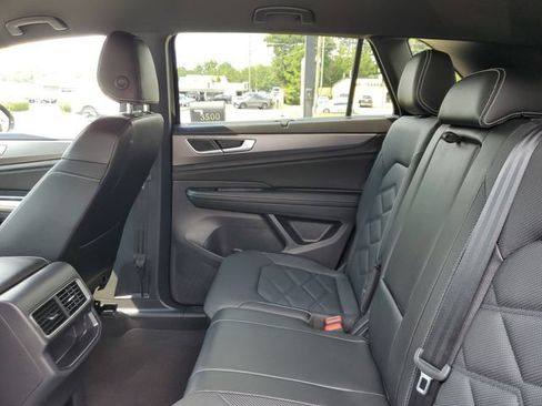 Used 2024 Volkswagen Atlas Cross Sport SE FWD image 16