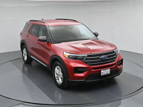Certified 2023 Ford Explorer XLT RWD image 40