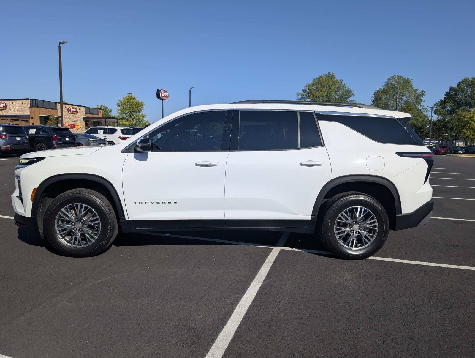 Used 2024 Chevrolet Traverse LT w/ Trailering Package FWD image 11