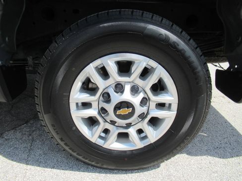 Used 2025 Chevrolet Silverado 2500 LT w/ Convenience Package AWD/4WD image 8