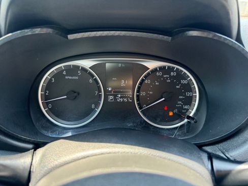 Used 2020 Nissan Versa S image 25