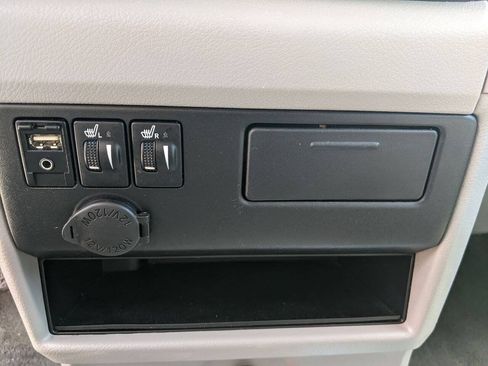 Used 2015 Toyota Sienna XLE w/ XLE Navigation Package FWD image 15