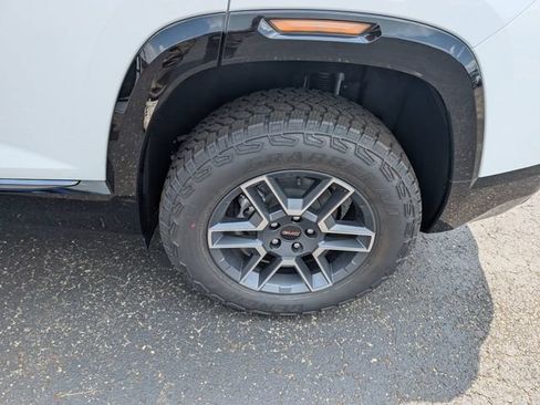 New 2027 GMC Terrain AT4 w/ Convenience Package III AWD/4WD image 22