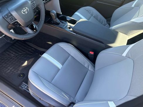 Used 2026 Toyota Camry SE w/ Convenience Package image 19