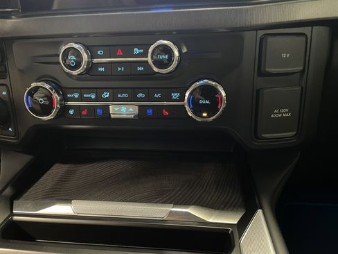 Used 2025 Ford F250 Platinum image 17