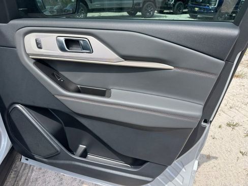 New 2026 Ford Explorer Active RWD image 22