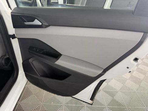 Used 2022 Volkswagen Taos SE image 31