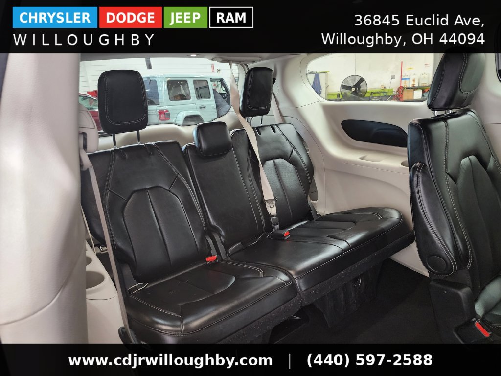 Used 2024 Chrysler Pacifica Touring-L FWD image 33