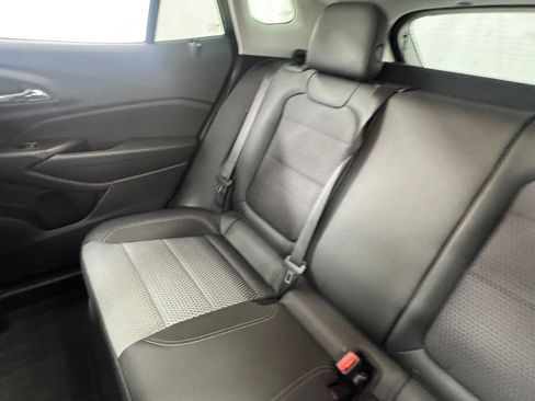 Used 2025 Chevrolet Trax LT w/ LT Convenience Package FWD image 14