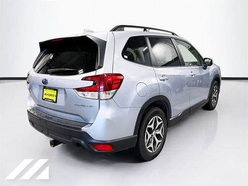Used 2019 Subaru Forester Premium AWD/4WD image 5