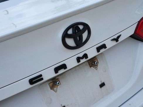 Used 2020 Toyota Camry SE image 12