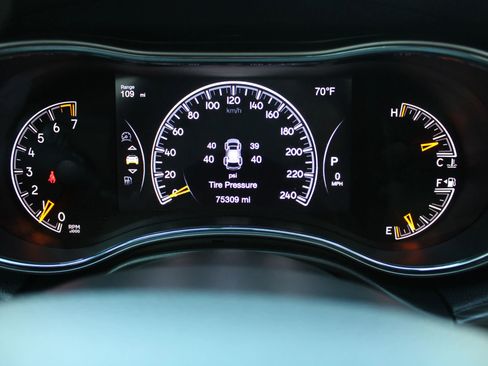 Used 2021 Jeep Grand Cherokee Limited w/ Luxury Group II image 11