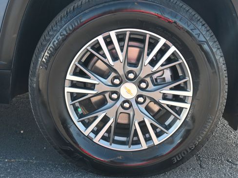 Used 2024 Chevrolet Traverse LT image 13