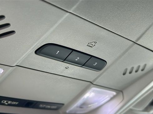 Used 2018 Chevrolet Equinox LT image 21